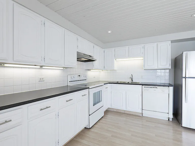 643 W Lakeshore Dr — Photo 9