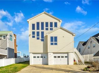 11 Smiths Point Rd, Milford, CT 06460