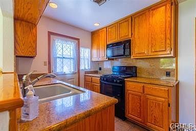 3rd image of 3222 Brookhill St
