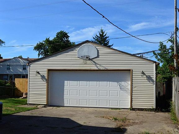 2nd image of 1742 Brookfield Sq N