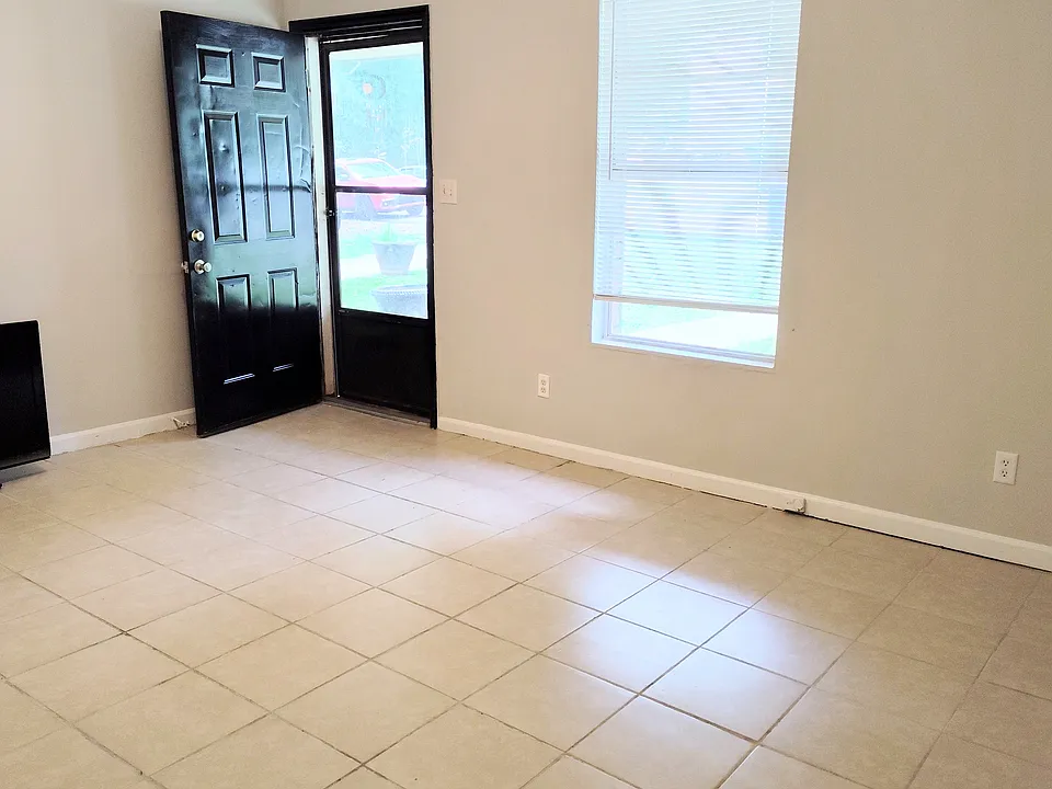 388 Lexington Hts #A