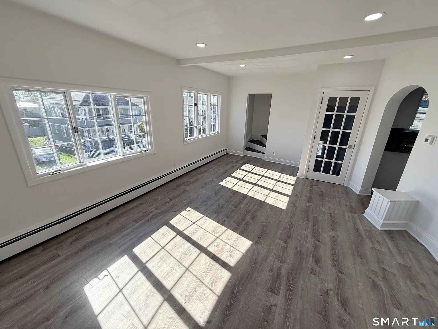 3 bed, 2.0 bath, 2277 sqft, $3,000 — Photo 2