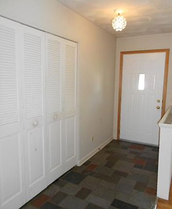 2nd image of 4690 Kingswood Dr