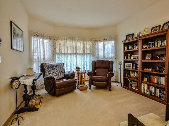 5th image of 2320 Carnation Ct