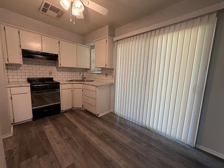 205 S Meadow Ln — Photo 6