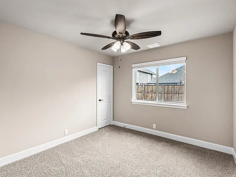 905 Sedona St — Photo 16