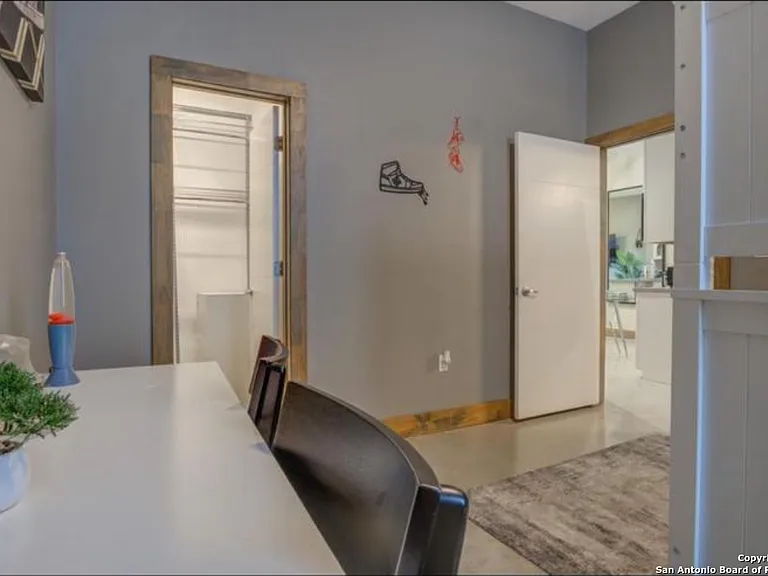 1542 N Alamo St #203 — Photo 10
