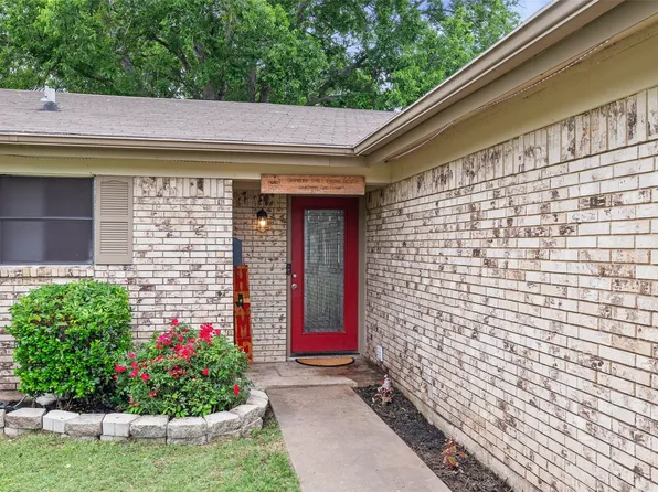 2015 Roberts Dr, Granbury, TX 76048
