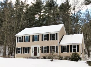 91 Elm St, Pepperell, MA 01463