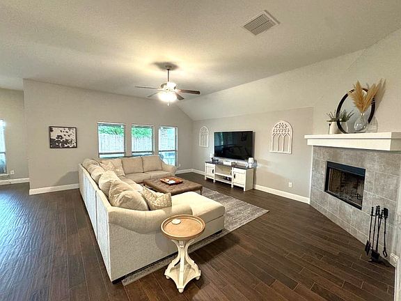 3rd image of 1455 Radecke Rd