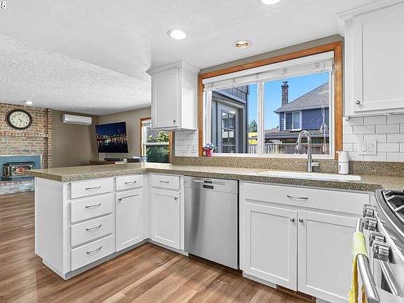 3rd image of 7986 SE Brentwood Ct
