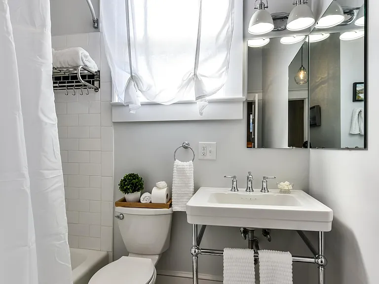 2nd Bath with tub and shower