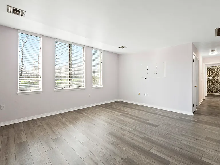 310 Passaic Ave #302 — Photo 4