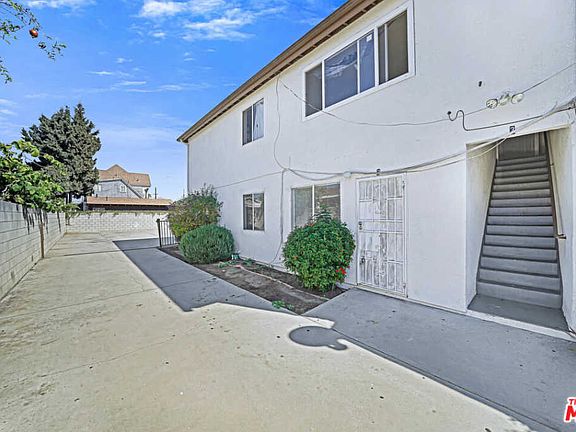 2nd image of 1421 W 35th Pl