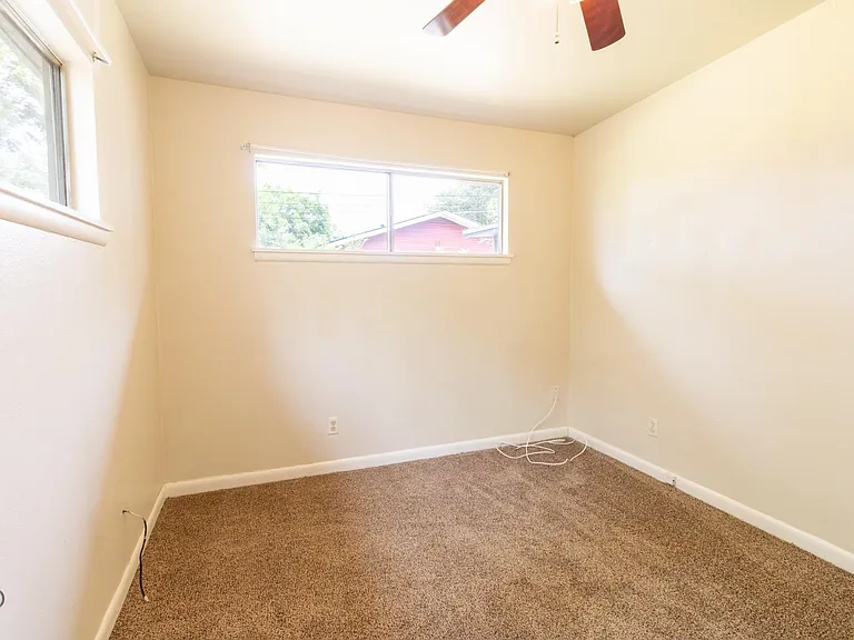 609 W Texas Ave — Photo 25