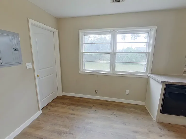 2338 S Dellrose Ave — Photo 3