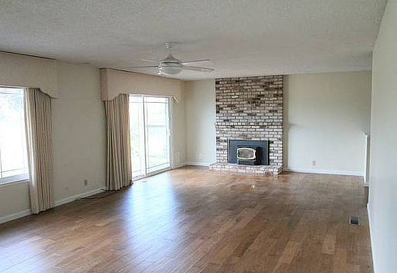 livingroom with hardwood