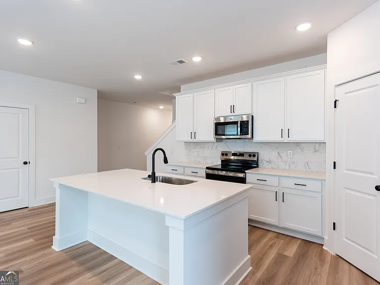 3140 Marabella Cir — Photo 8