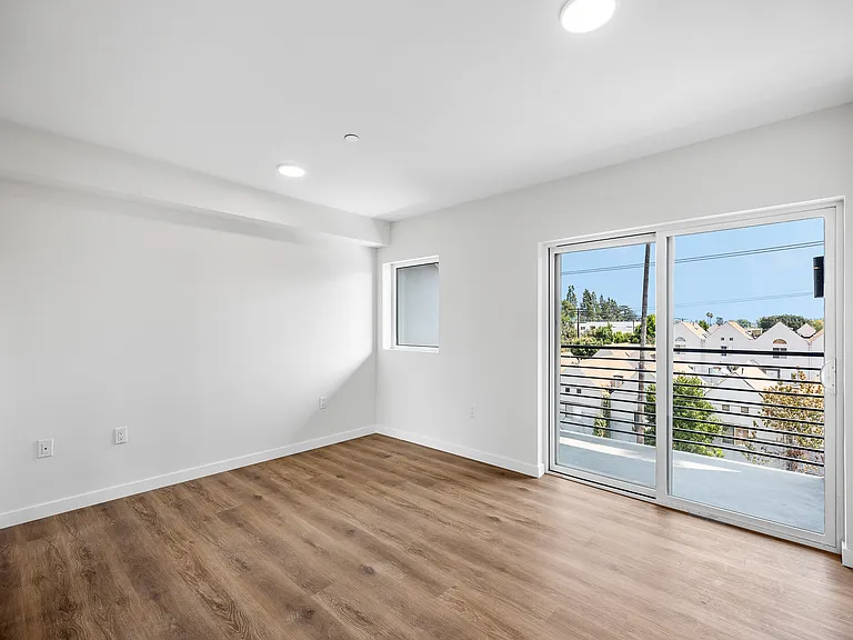 6363 Tyrone Ave #406 — Photo 10