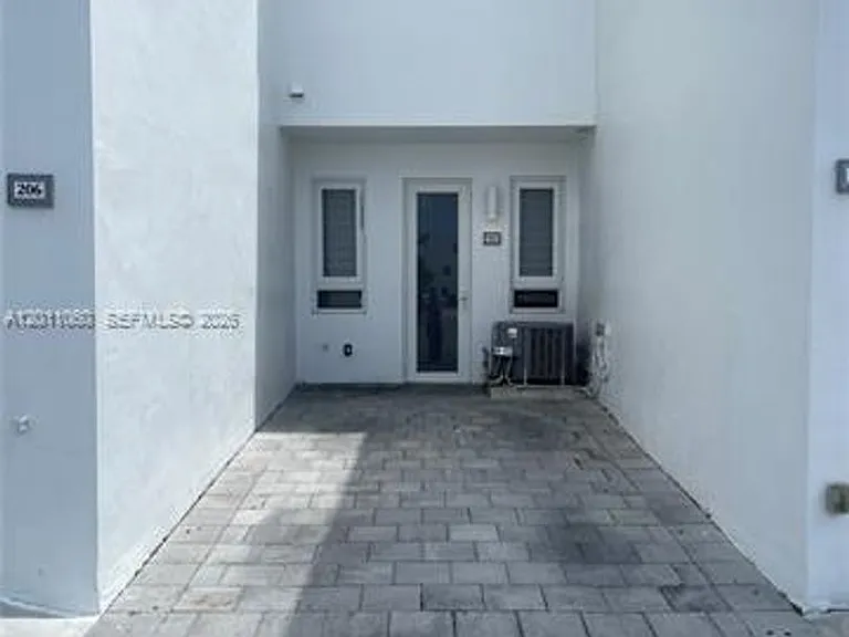 10245 NW 63rd Ter #103 — Photo 10