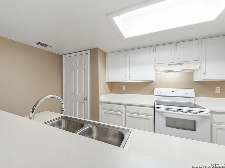 11610 Vance Jackson Rd #413 — Photo 13