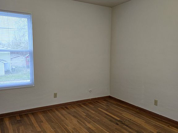 4th image of 110 E Mill St
