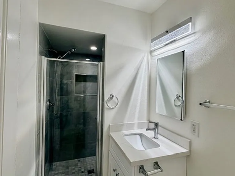 1595 E. Chevy Chase Drive — Photo 18