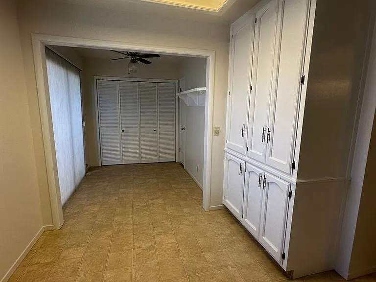 923 Greenfield Ave — Photo 17