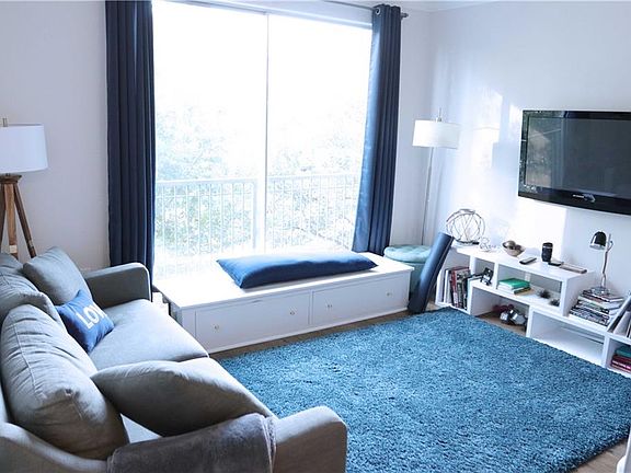 3rd image of 330 Las Colinas Blvd #372