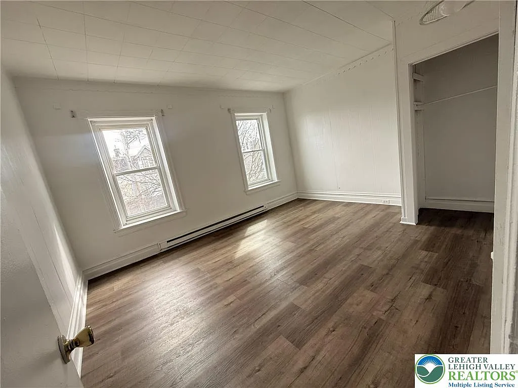 Building Photo - 425 W Liberty St #2