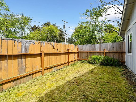 4th image of 1728 NW 33rd St