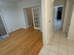 114 Beatrice St #1, Toronto, ON M6J2T3