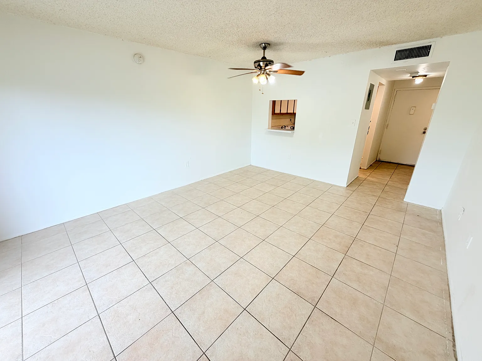 1 bed, 1.5 bath, 695 sqft, $1,550 — Photo 3