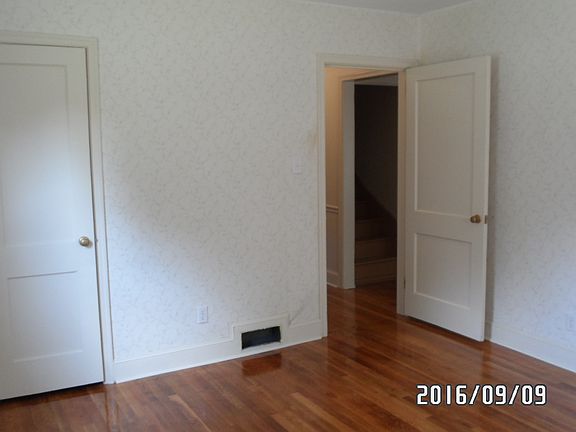 1 of 2 beds 1st floor