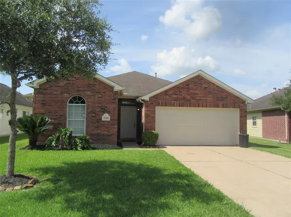 2106 Beacon Light Ln, Fresno, TX 77545