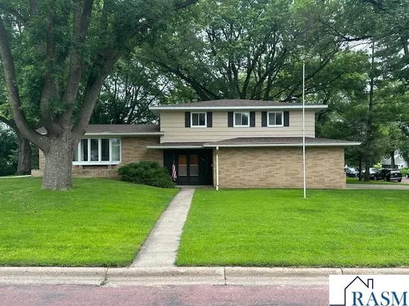 1023 Armstrong Blvd S, Saint James, MN 56081