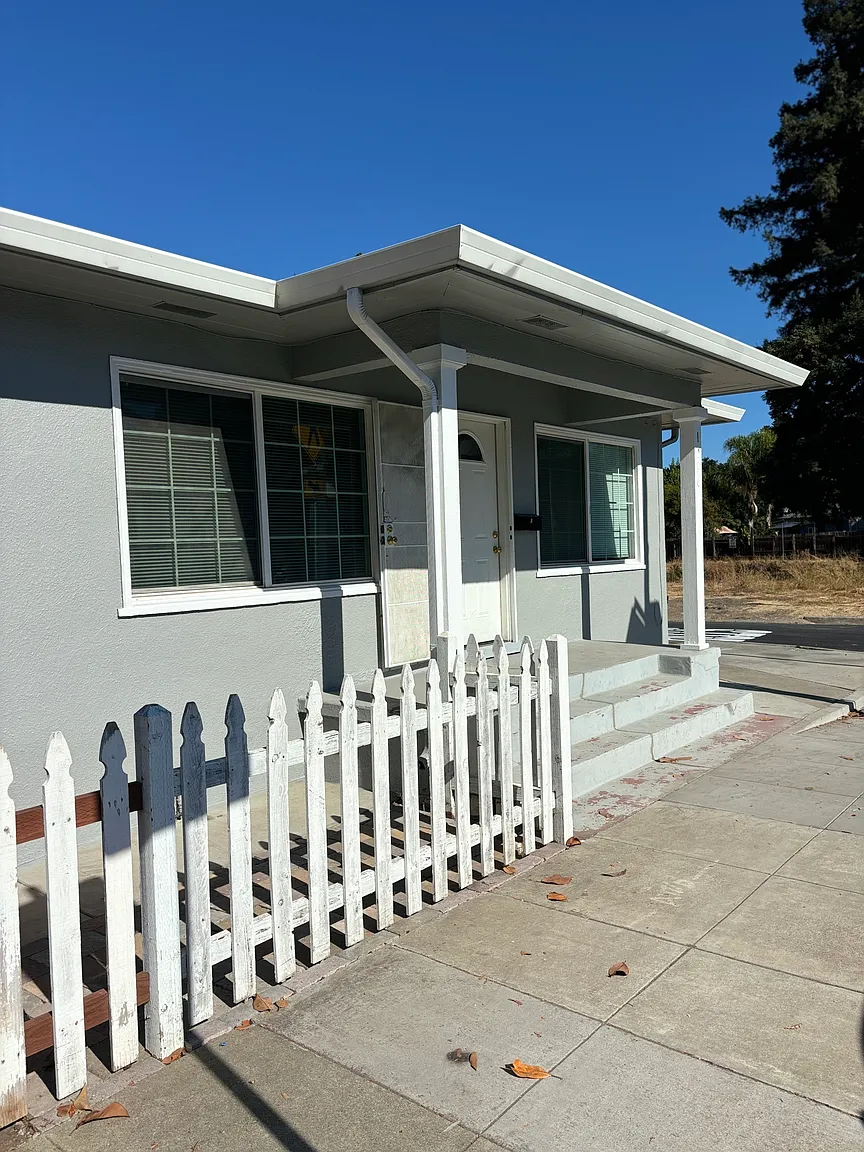 1296 A St photo 1