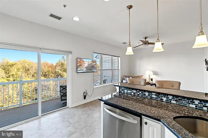 206 Heathwalk St #B — Photo 10