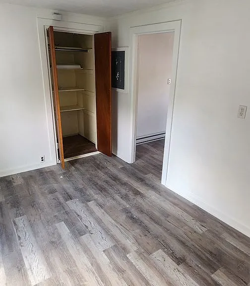 962 Middle St — Photo 2