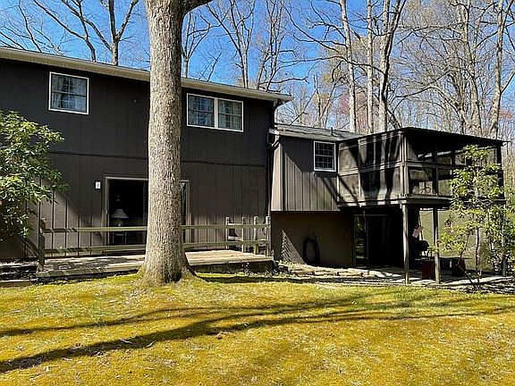 4th image of 20 S Barkway Ln