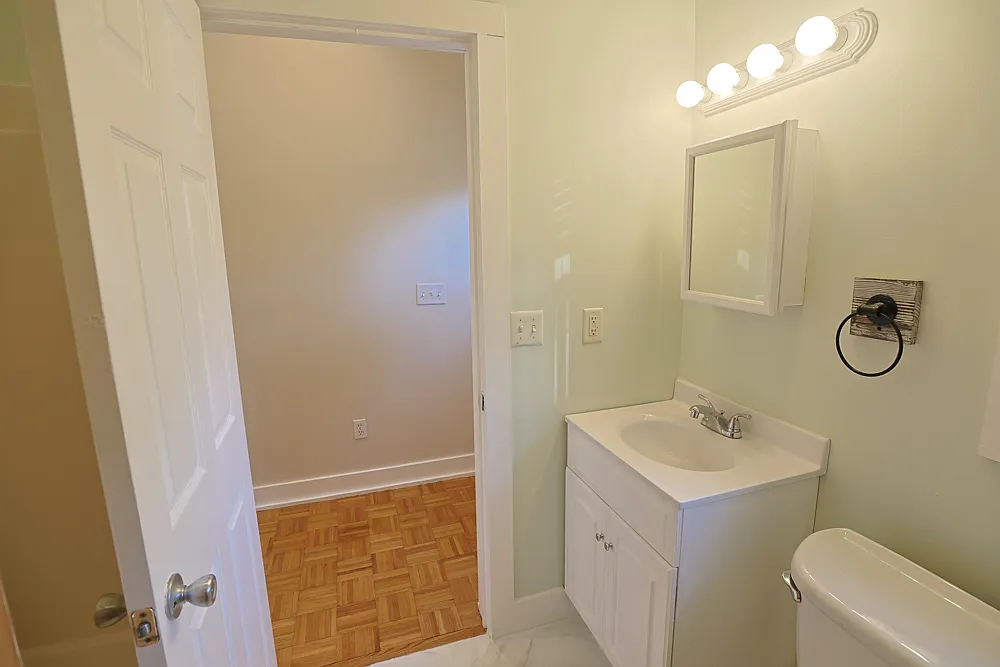 2 bed, 1000 sqft, $2,300 — Photo 4
