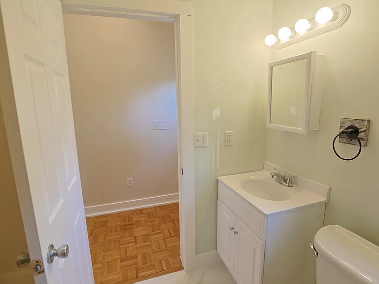 28 Mulford Ave — Photo 4