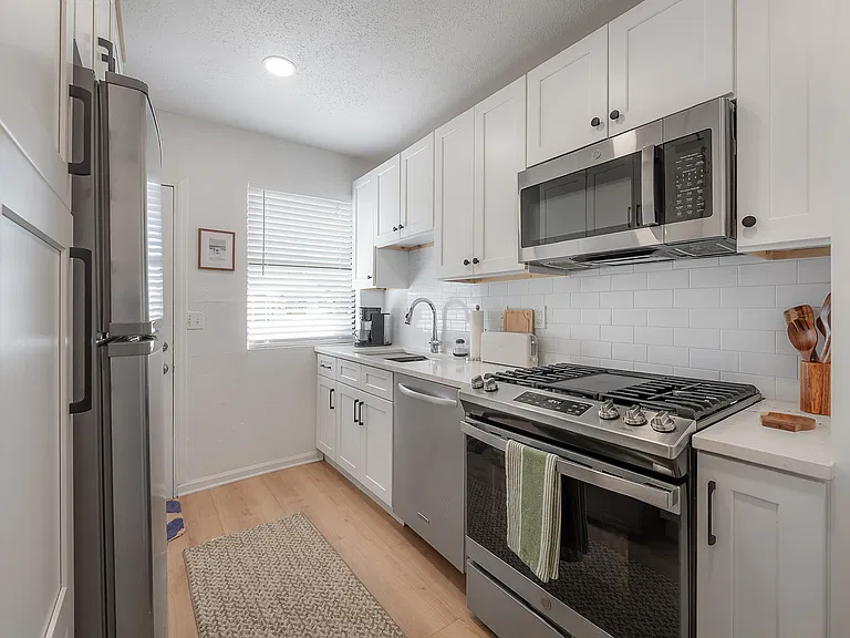 317 W Curtis St — Photo 12