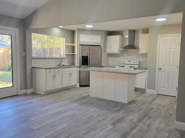 16711 Barcelona Dr, Friendswood, TX 77546