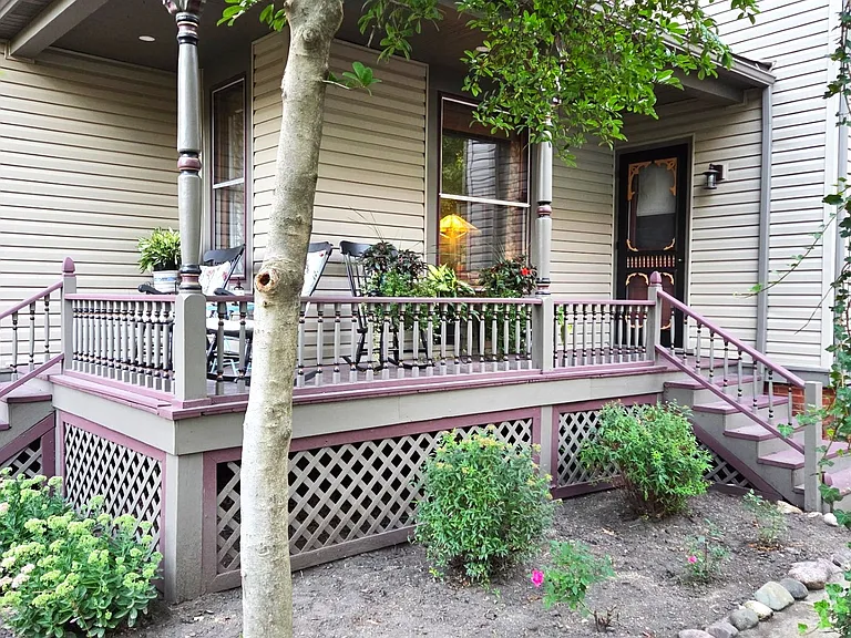 2626 Union St — Photo 2