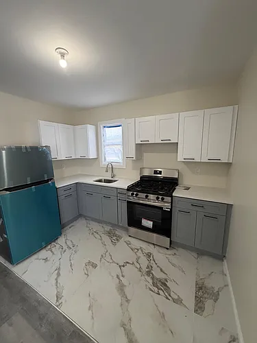 27 Lockman Ave #J Photo 1
