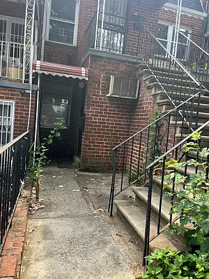 Sold by Thomas Lipovetsky, LREB | media 2