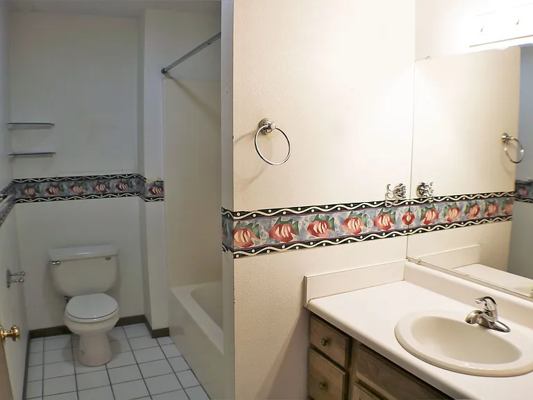 1040 Duchess Dr #7 — Photo 12