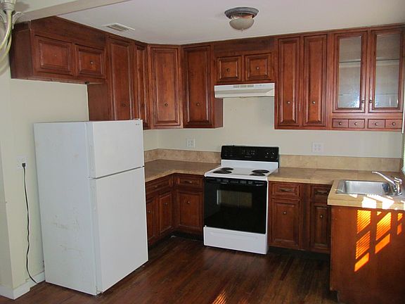 3rd image of 1925 Flamingo Dr E