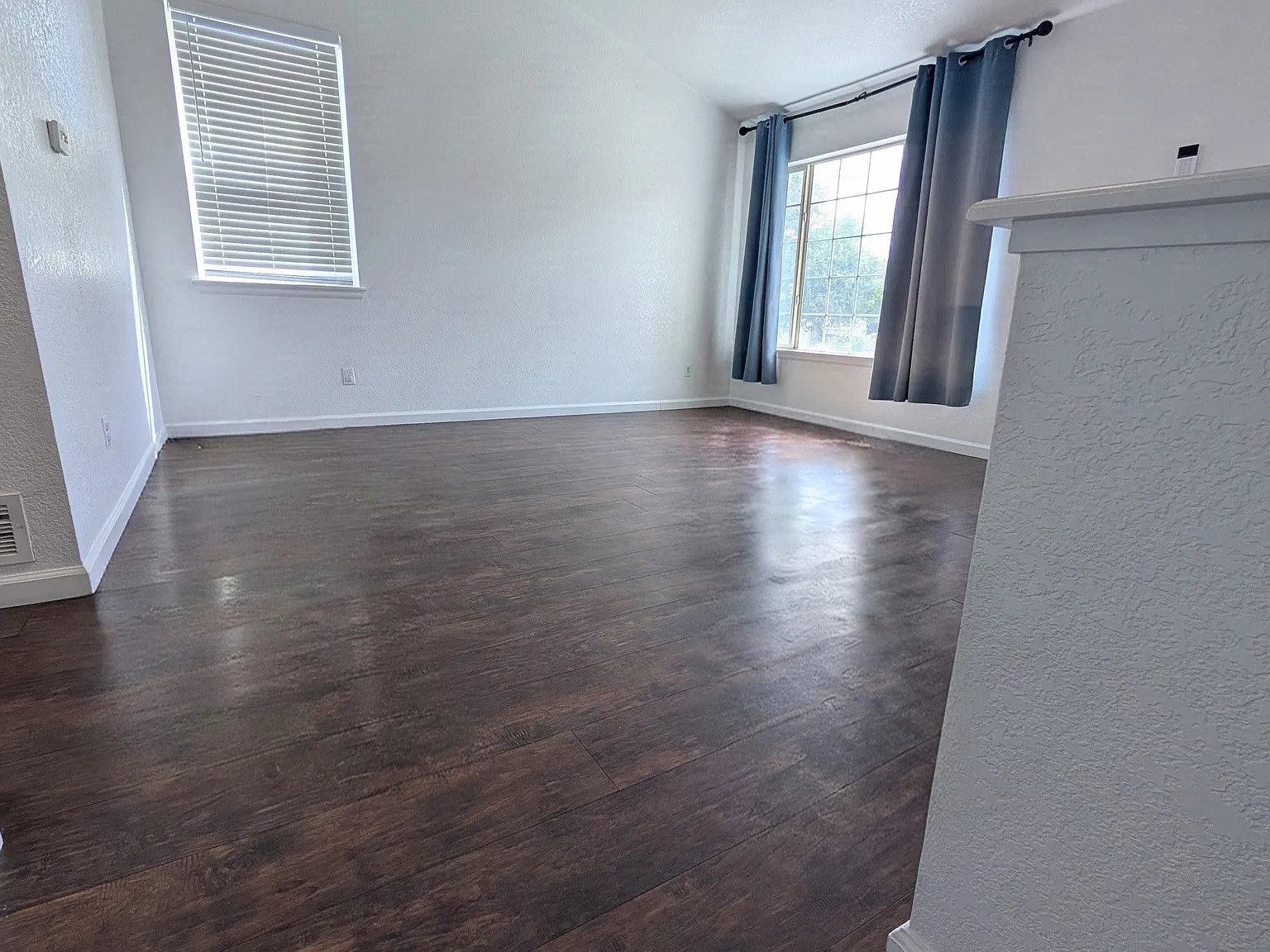 3 bed, 3.5 bath, 2165 sqft, $3,200 — Photo 3